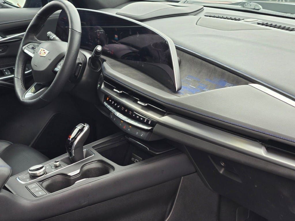 2024 Cadillac XT4 Sport