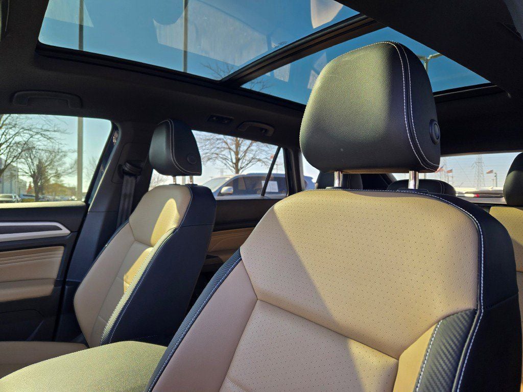 2023 Volkswagen Atlas Cross Sport 2.0T SEL R-Line