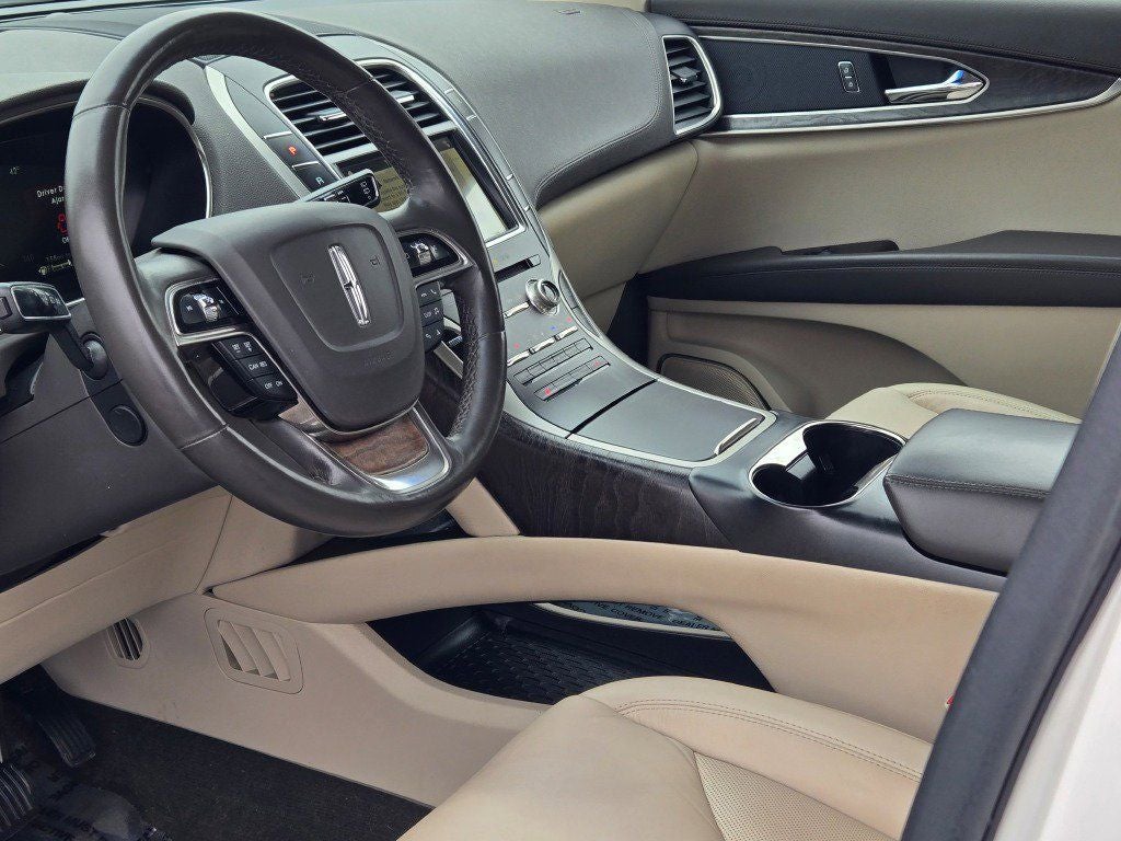 2019 Lincoln Nautilus Select