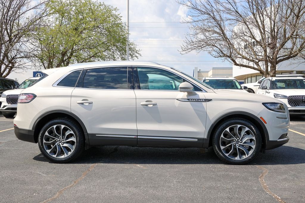 2021 Lincoln Nautilus Reserve