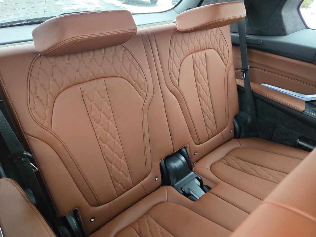 2025 BMW X7 M60i