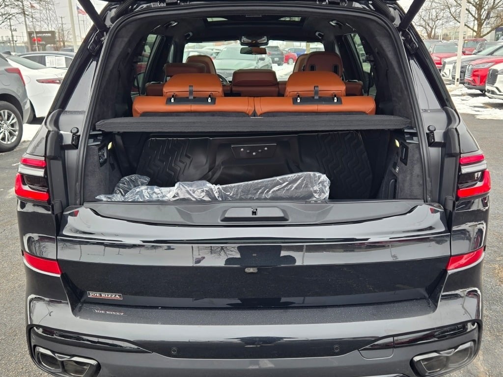 2025 BMW X7 M60i
