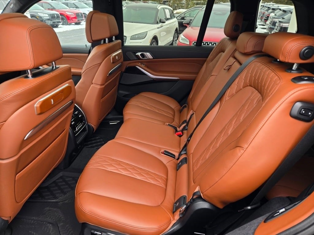 2025 BMW X7 M60i