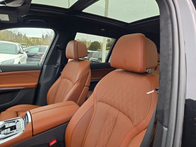 2025 BMW X7 M60i