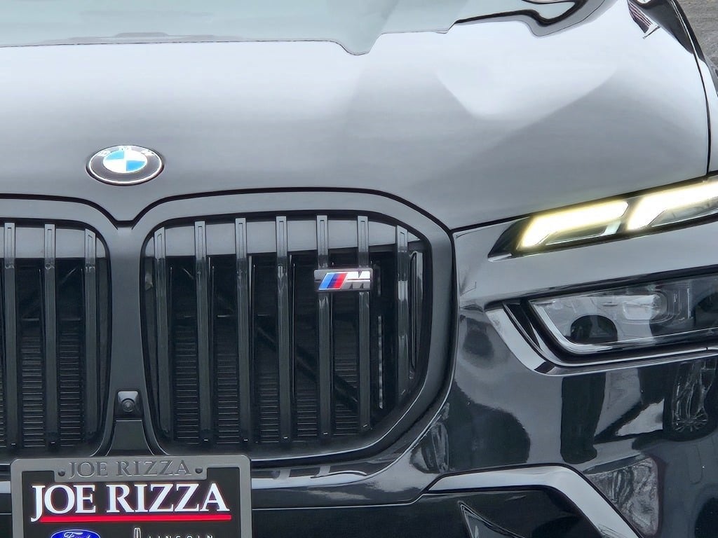 2025 BMW X7 M60i