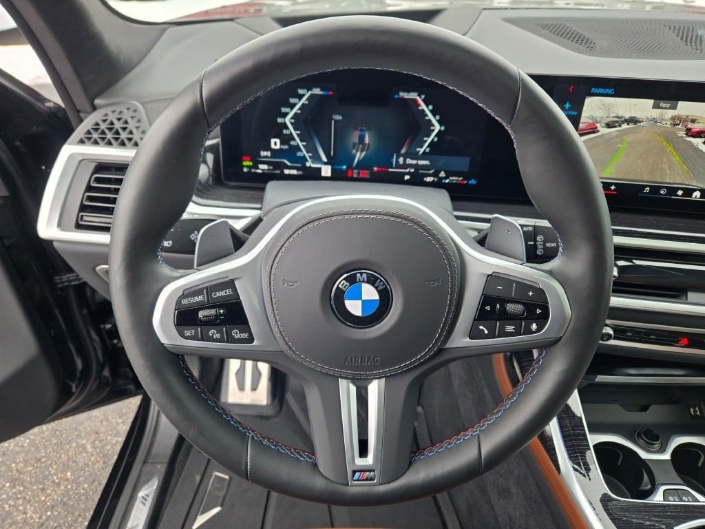 2025 BMW X7 M60i