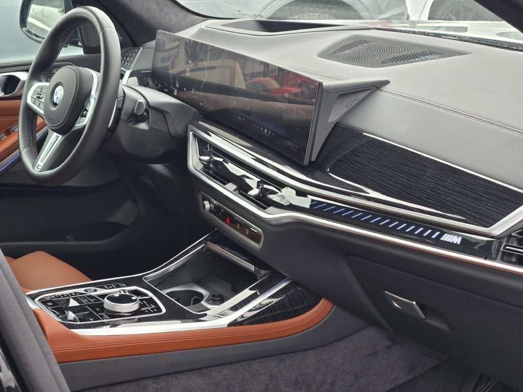 2025 BMW X7 M60i