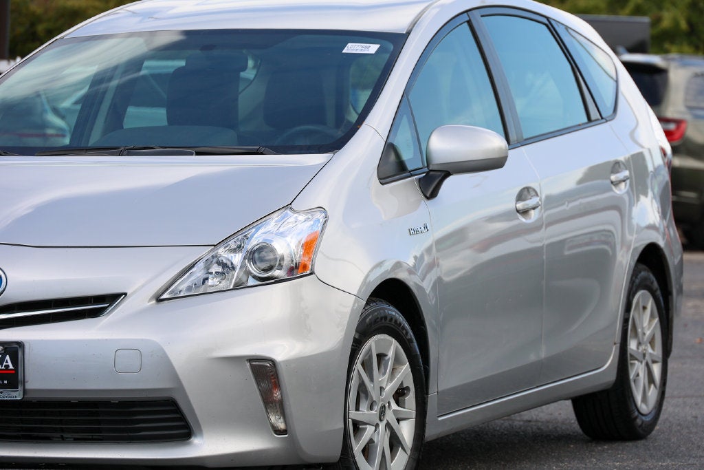 2014 Toyota Prius v Two