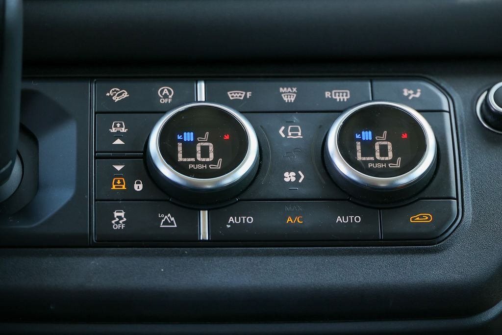 2025 Land Rover Defender 110 X-Dynamic SE