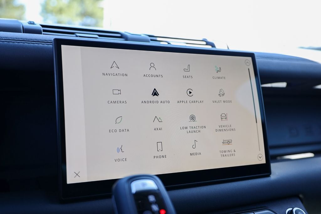 2025 Land Rover Defender 110 X-Dynamic SE
