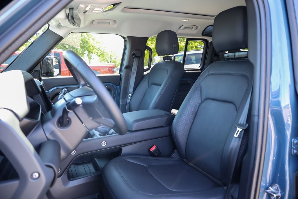 2025 Land Rover Defender 110 X-Dynamic SE