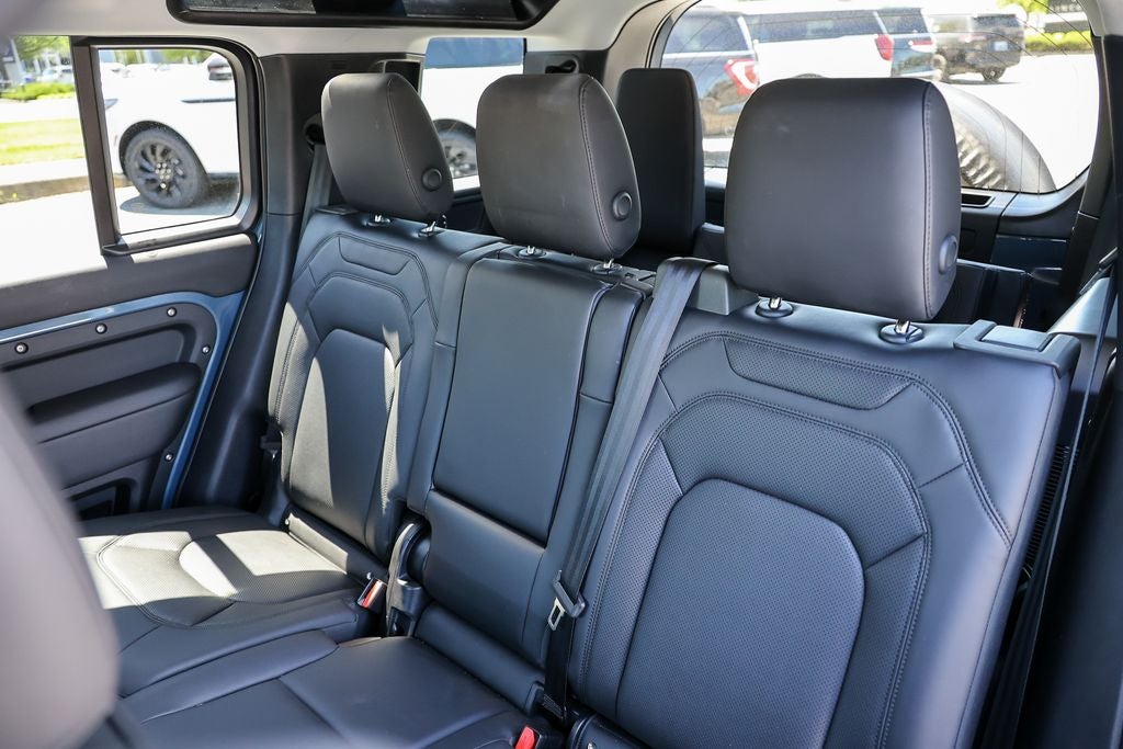 2025 Land Rover Defender 110 X-Dynamic SE