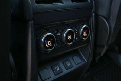 2025 Land Rover Defender 110 X-Dynamic SE