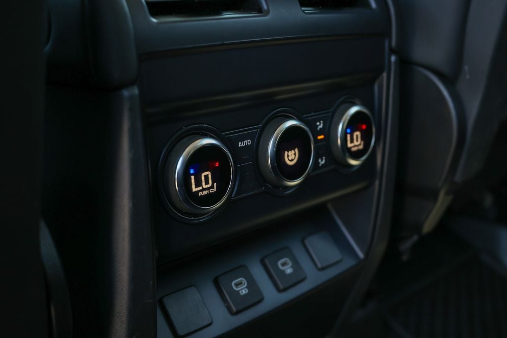 2025 Land Rover Defender 110 X-Dynamic SE