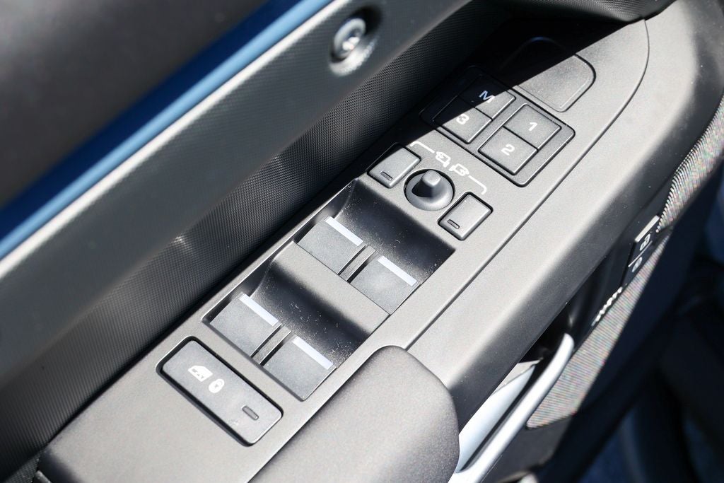 2025 Land Rover Defender 110 X-Dynamic SE