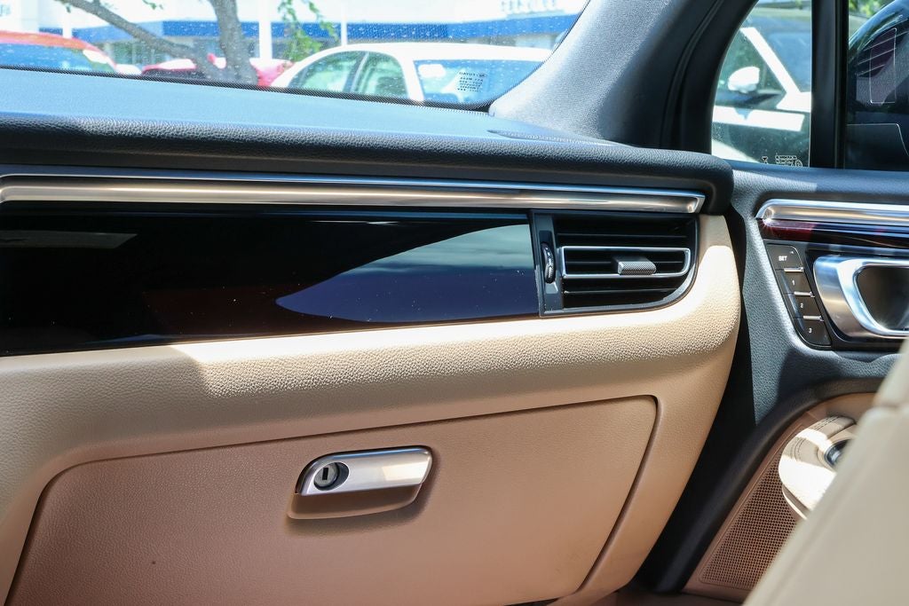 2020 Porsche Macan Base