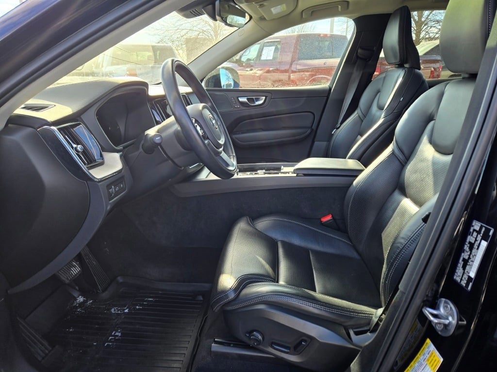 2022 Volvo XC60 Recharge Plug-In Hybrid T8 Inscription