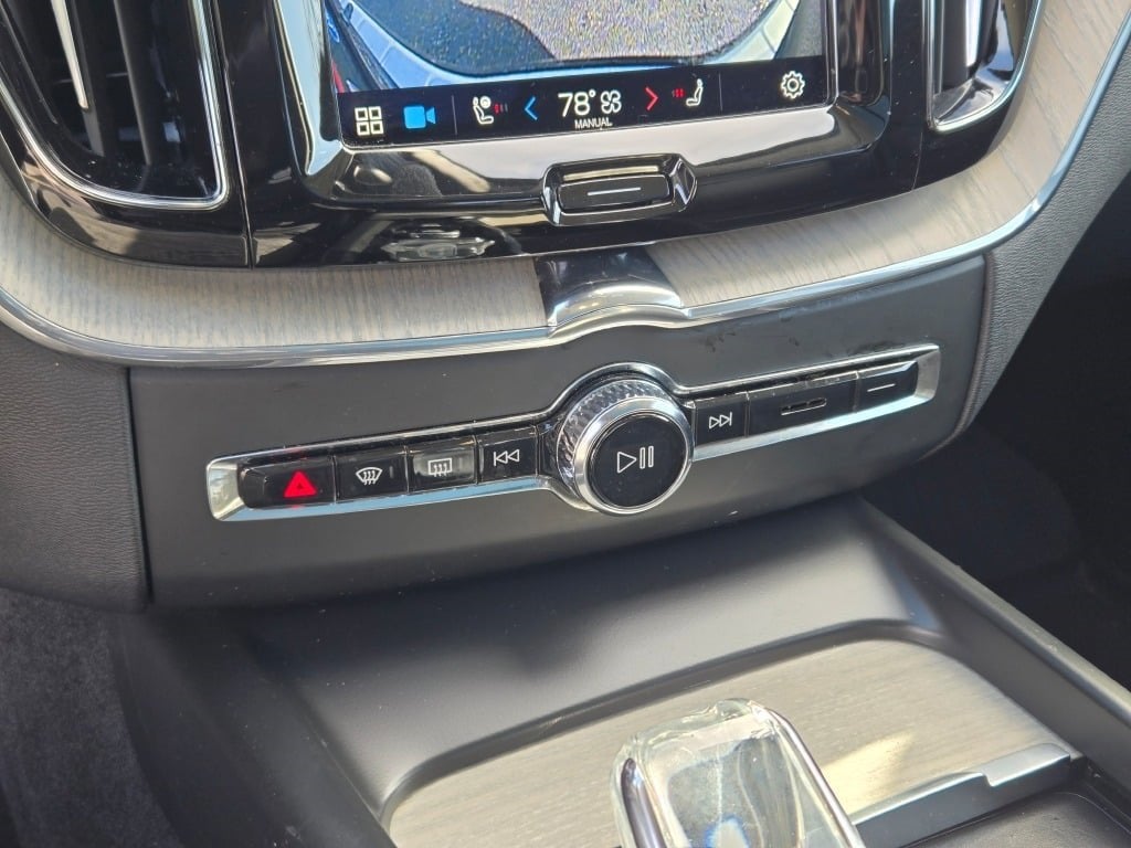 2022 Volvo XC60 Recharge Plug-In Hybrid T8 Inscription