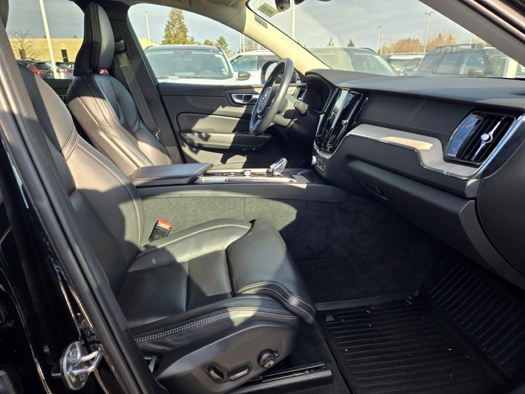 2022 Volvo XC60 Recharge Plug-In Hybrid T8 Inscription